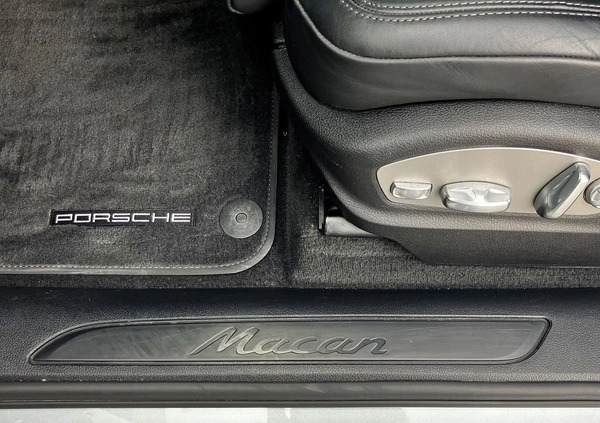 Porsche Macan cena 229000 przebieg: 95907, rok produkcji 2019 z Bytów małe 781